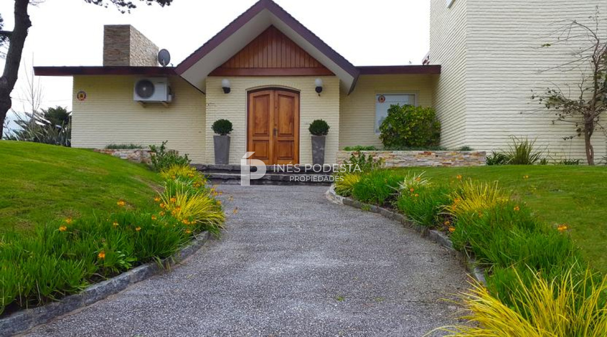 Casa ID.7088 - VENTA CASA EN MANSA  4 DORMITORIOS