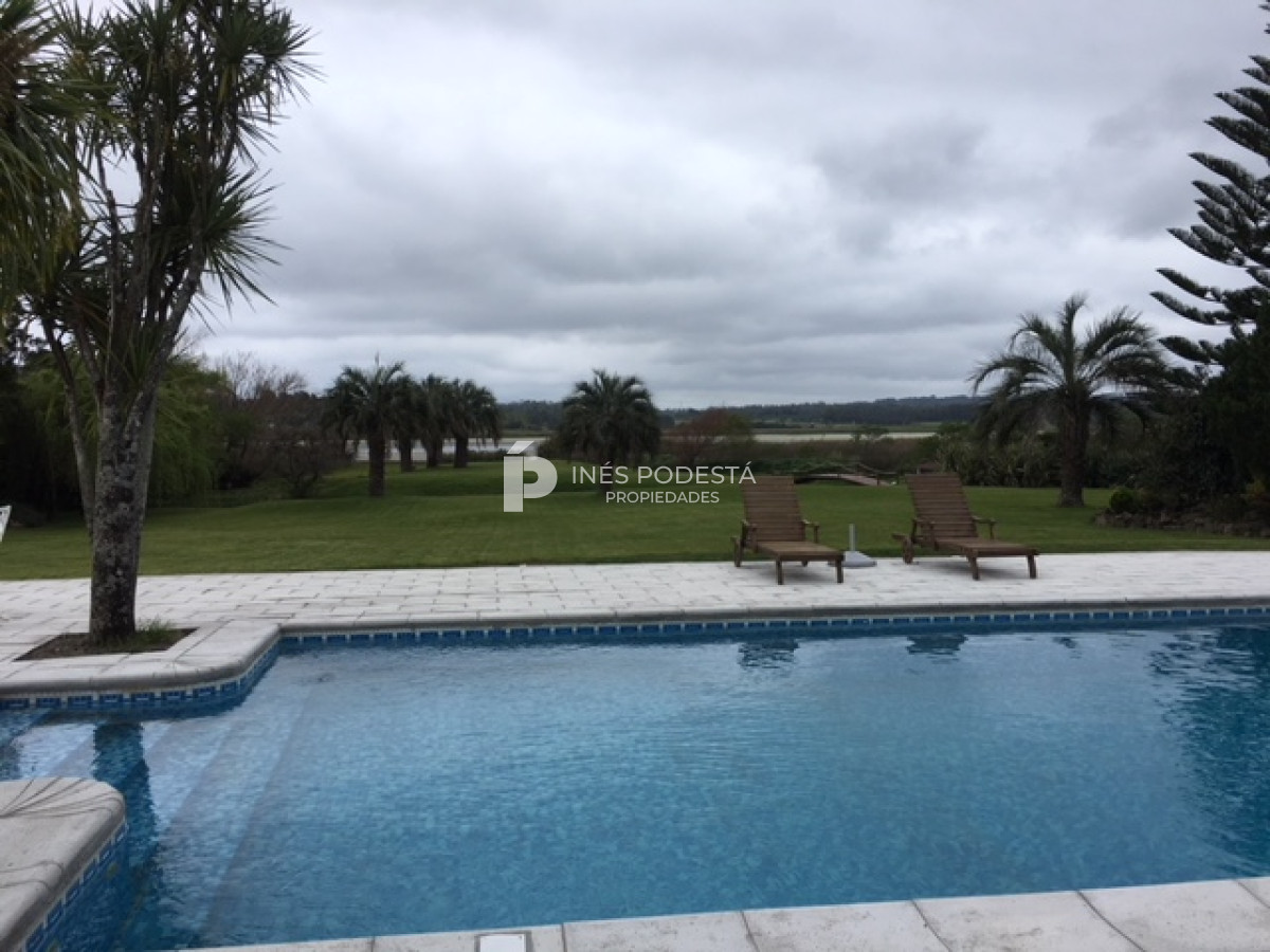 Casa ID.8065 - Venta en Laguna del Diario, gran propiedad