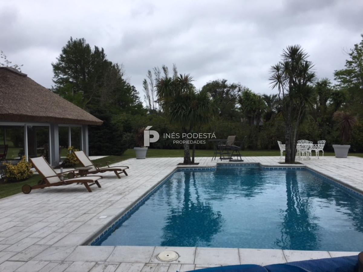 Casa ID.8065 - Venta en Laguna del Diario, gran propiedad