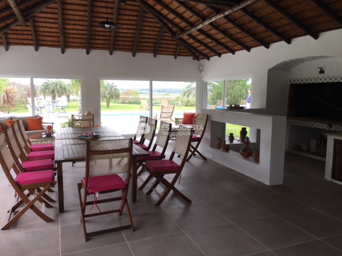 Casa ID.8065 - Venta en Laguna del Diario, gran propiedad