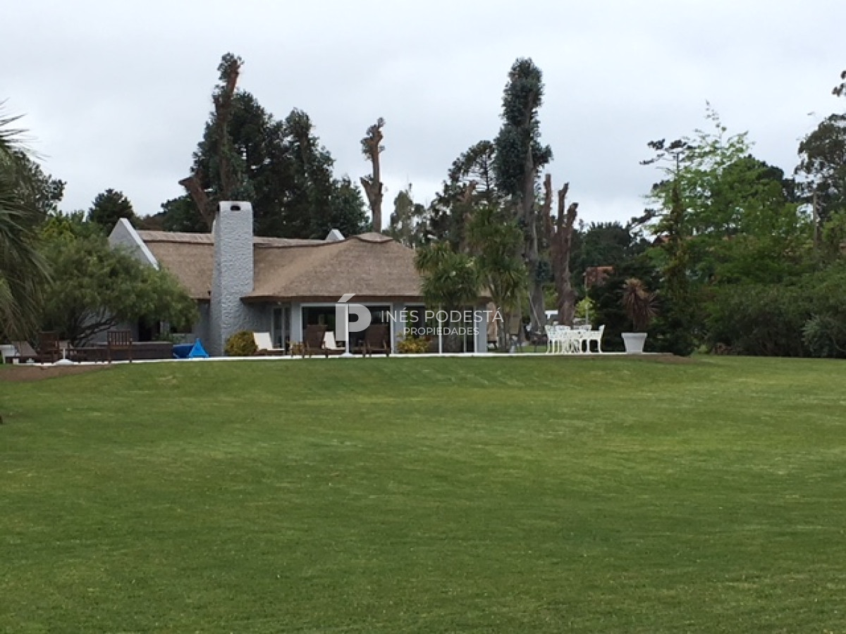 Casa ID.8065 - Venta en Laguna del Diario, gran propiedad