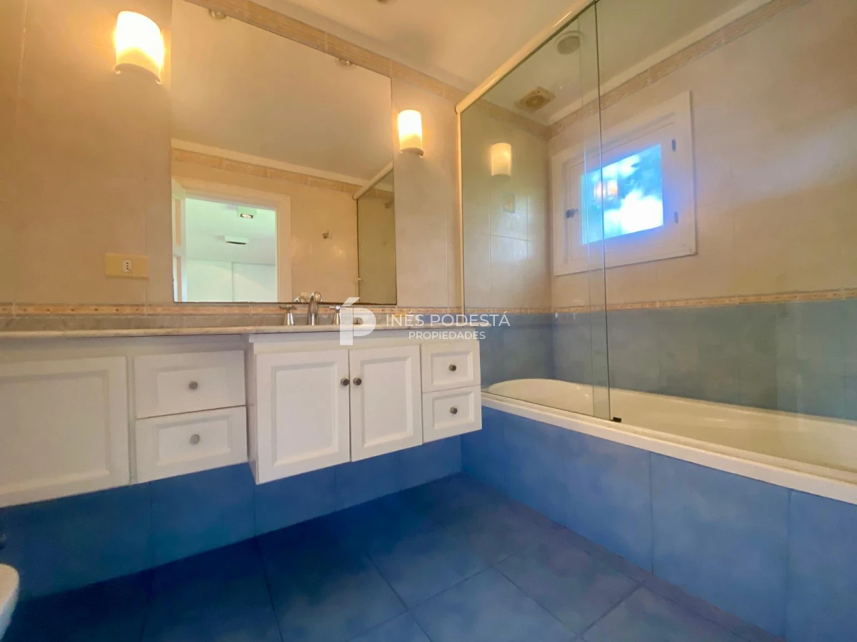 Casa ID.41257 - Alquiler 4 dormitorios y dependencia de servicio con piscina