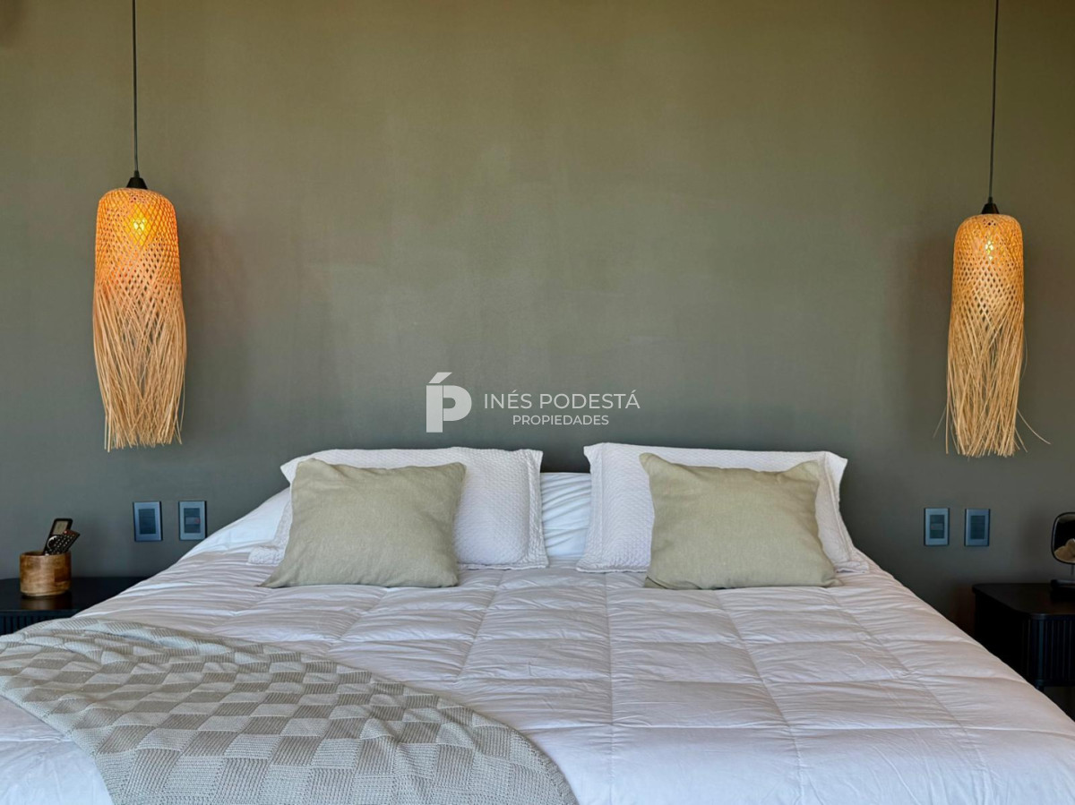 Casa ID.41914 - Venta propiedad moderna con 2 suites y dependencia de servicio