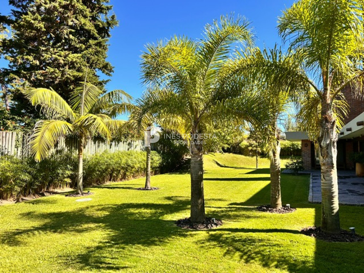 Casa ID.8429 - Venta de Excelente propiedad en el corazón de La Mansa con 4 suites