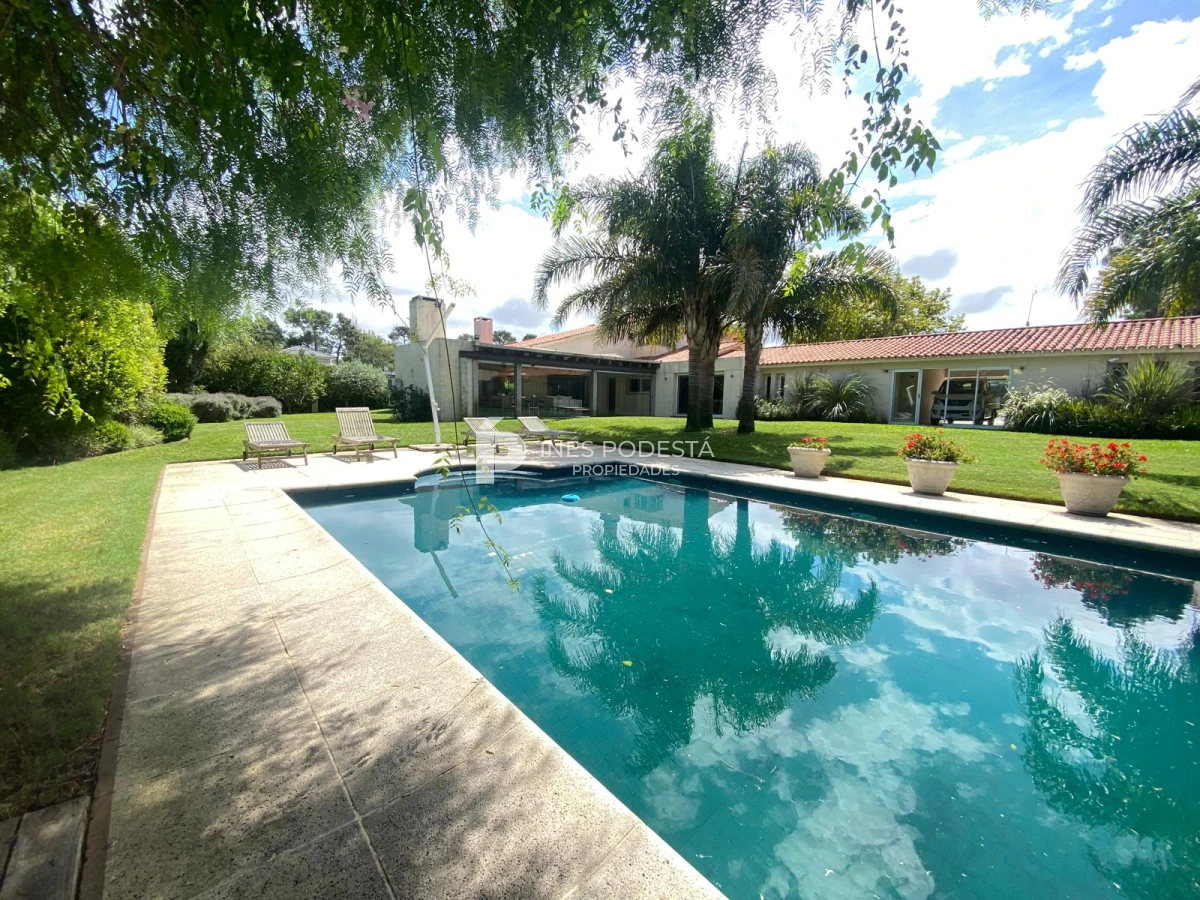 Casa ID.41257 - Alquiler 4 dormitorios y dependencia de servicio con piscina