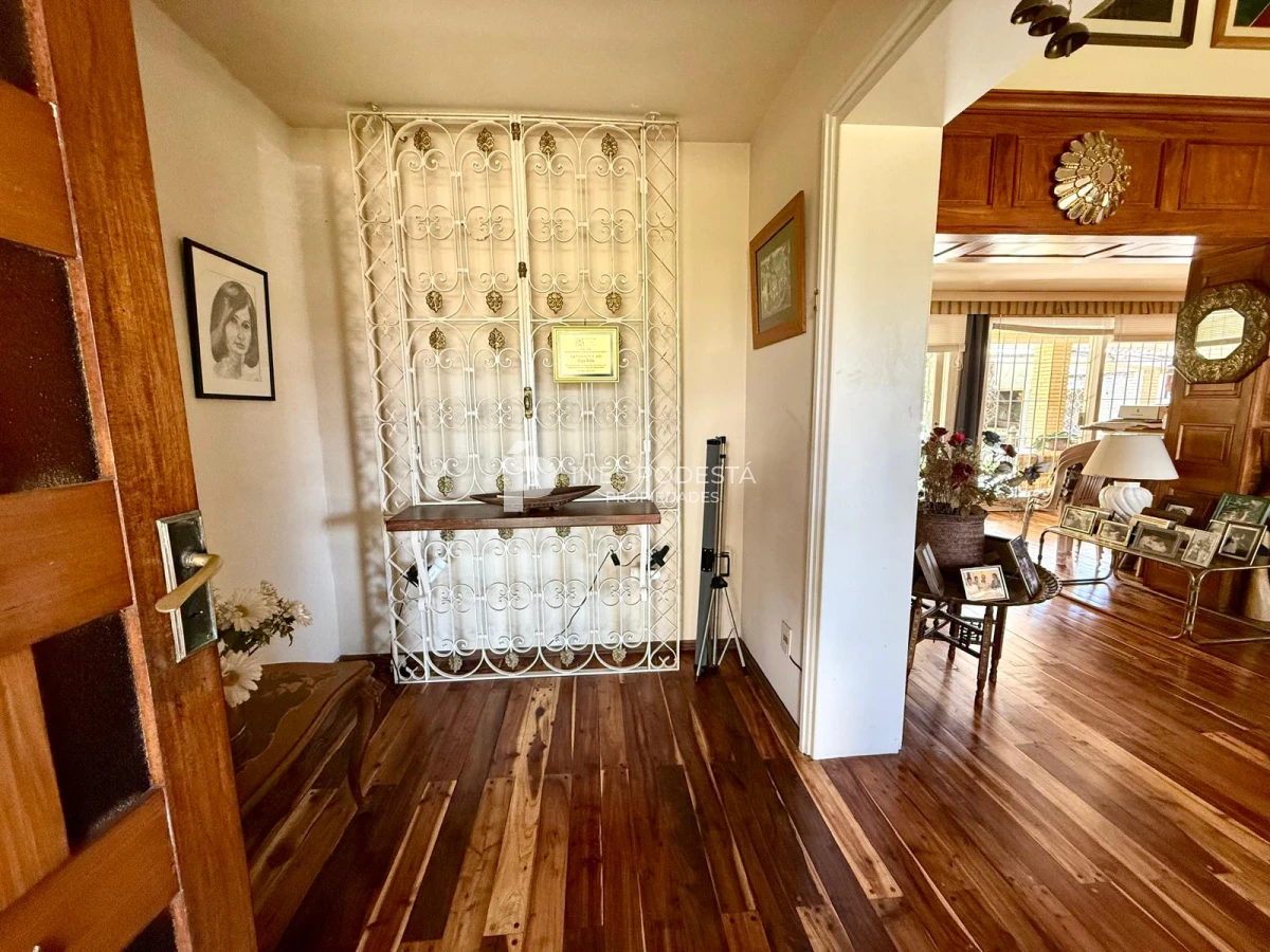 Casa ID.41758 - Venta casa 4 dormitorios y dependencia de servicio