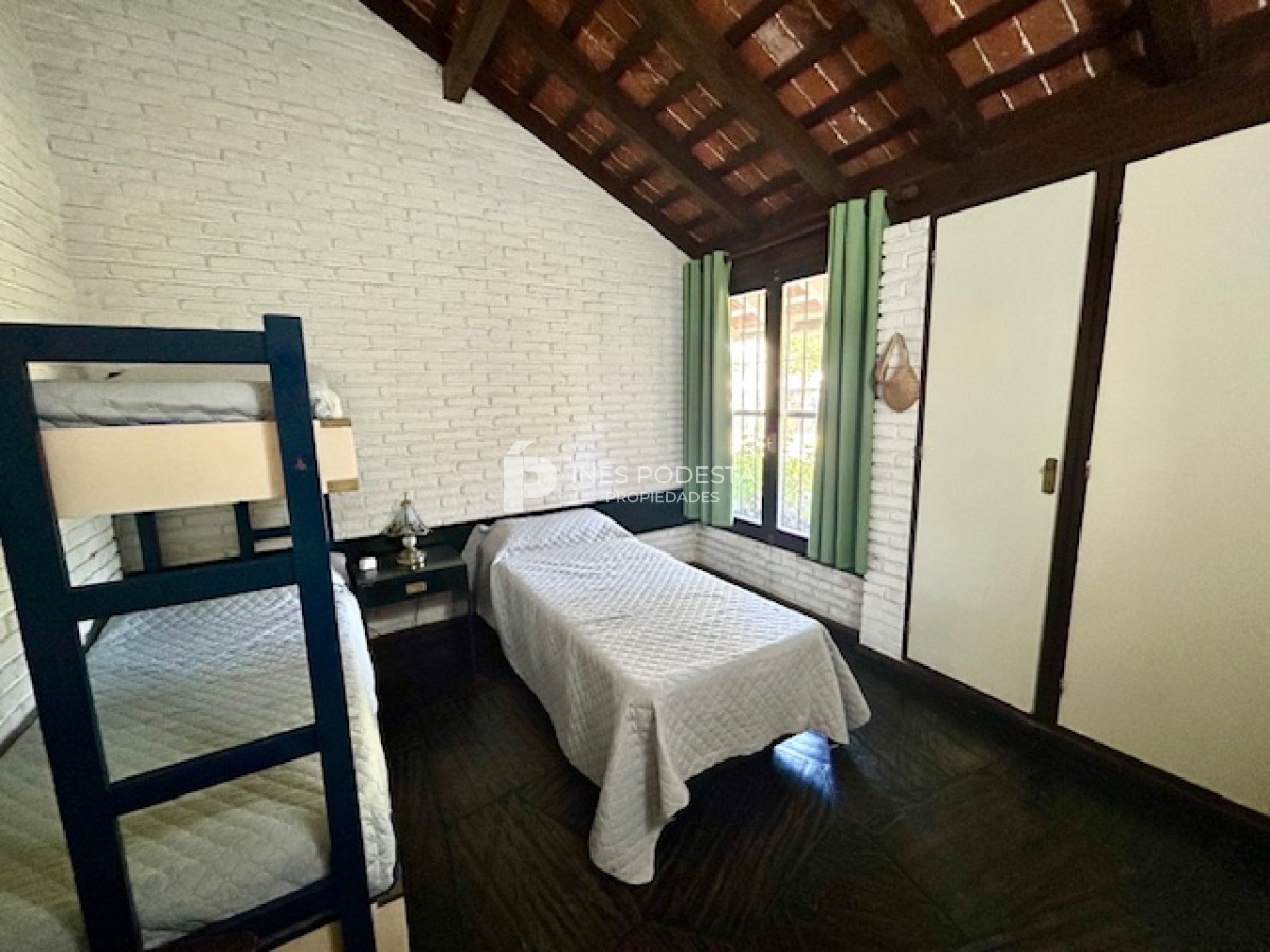 Casa ID.7039 - Venta casa de 3 dormitorios y dependencia de servicio
