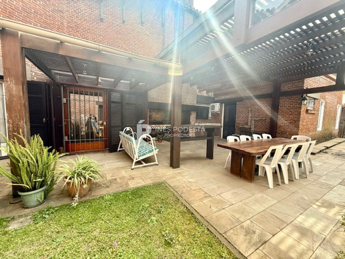 Casa ID.41747 - Venta 7 dormitorios, 8 baños  más dependencias de servicio