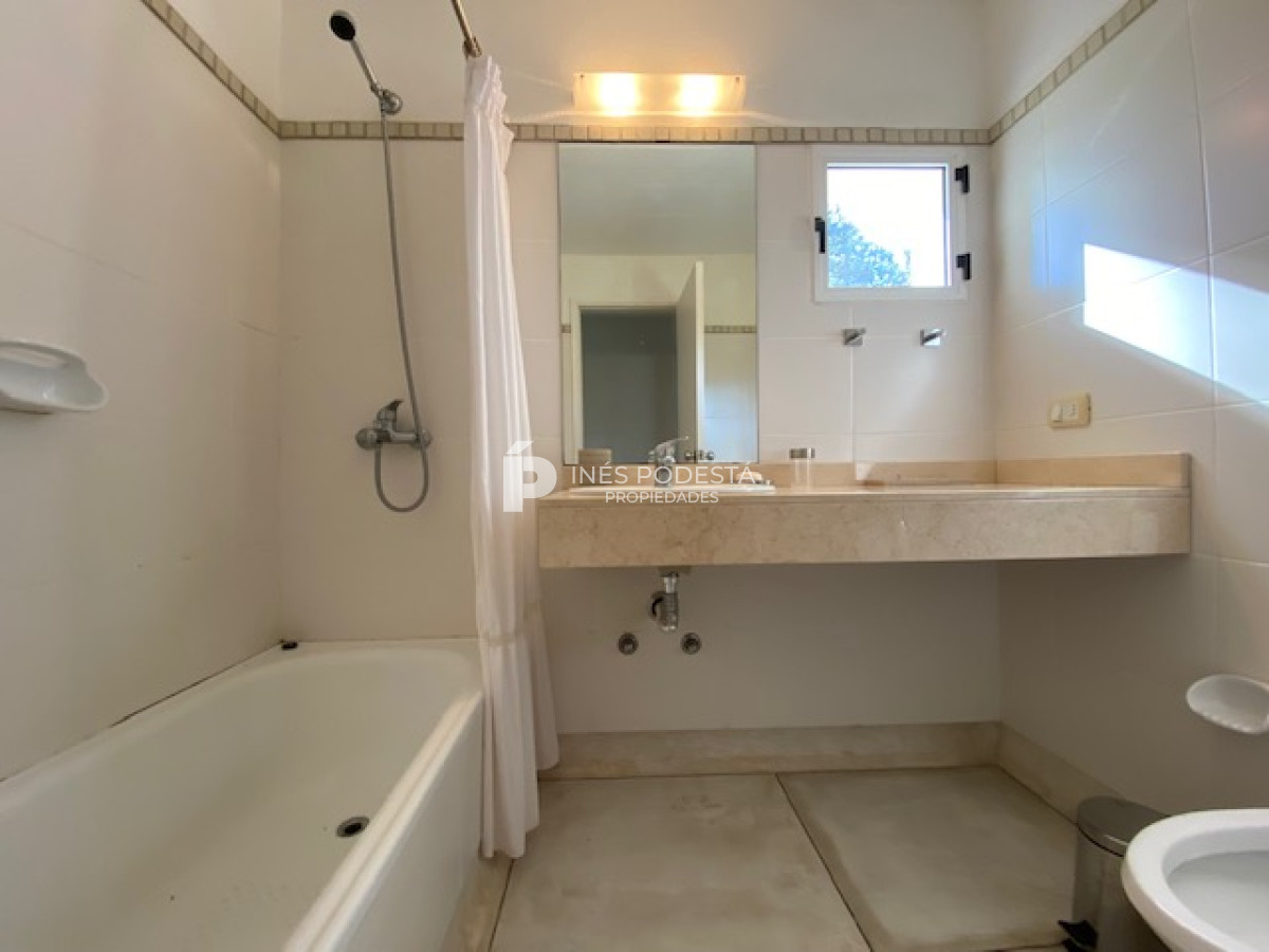 Casa ID.37277 - LAGUNA BLANCA  5 dorm más dependencia de servicio