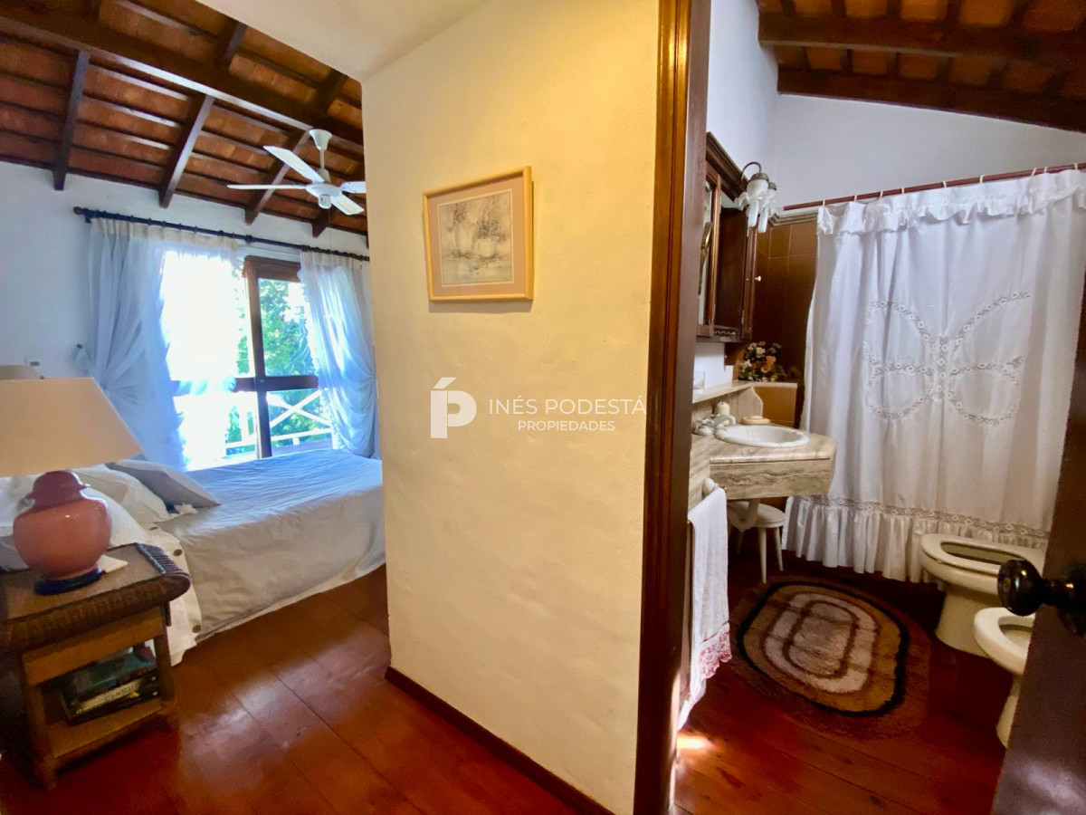 Casa ID.40401 - Venta 3 suites, dependencia de servicio y piscina