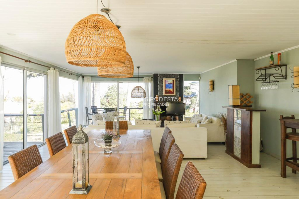 Casa ID.6435 - Venta casa con 5 dormitorios más dependencia de servicio