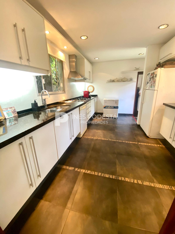 Casa ID.1973 - Venta en Cantegril 4 dormitorios y dependencia de servicio