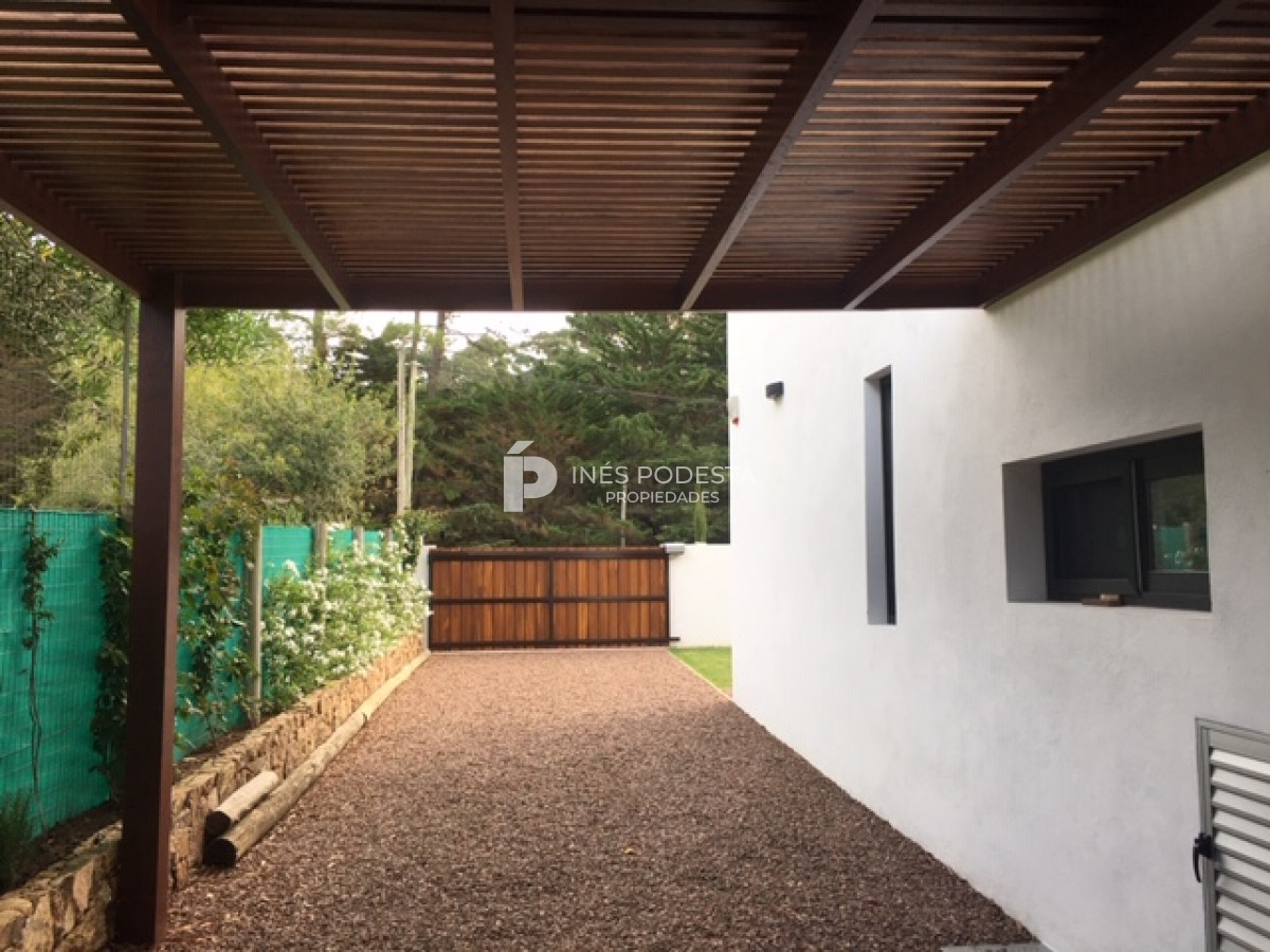 Casa ID.8678 - Alquiler 4 dormitorios y dependencia de servicio con piscina