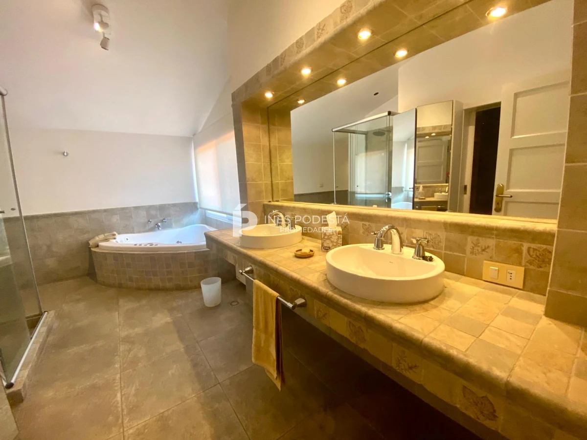Casa ID.41257 - Alquiler 4 dormitorios y dependencia de servicio con piscina