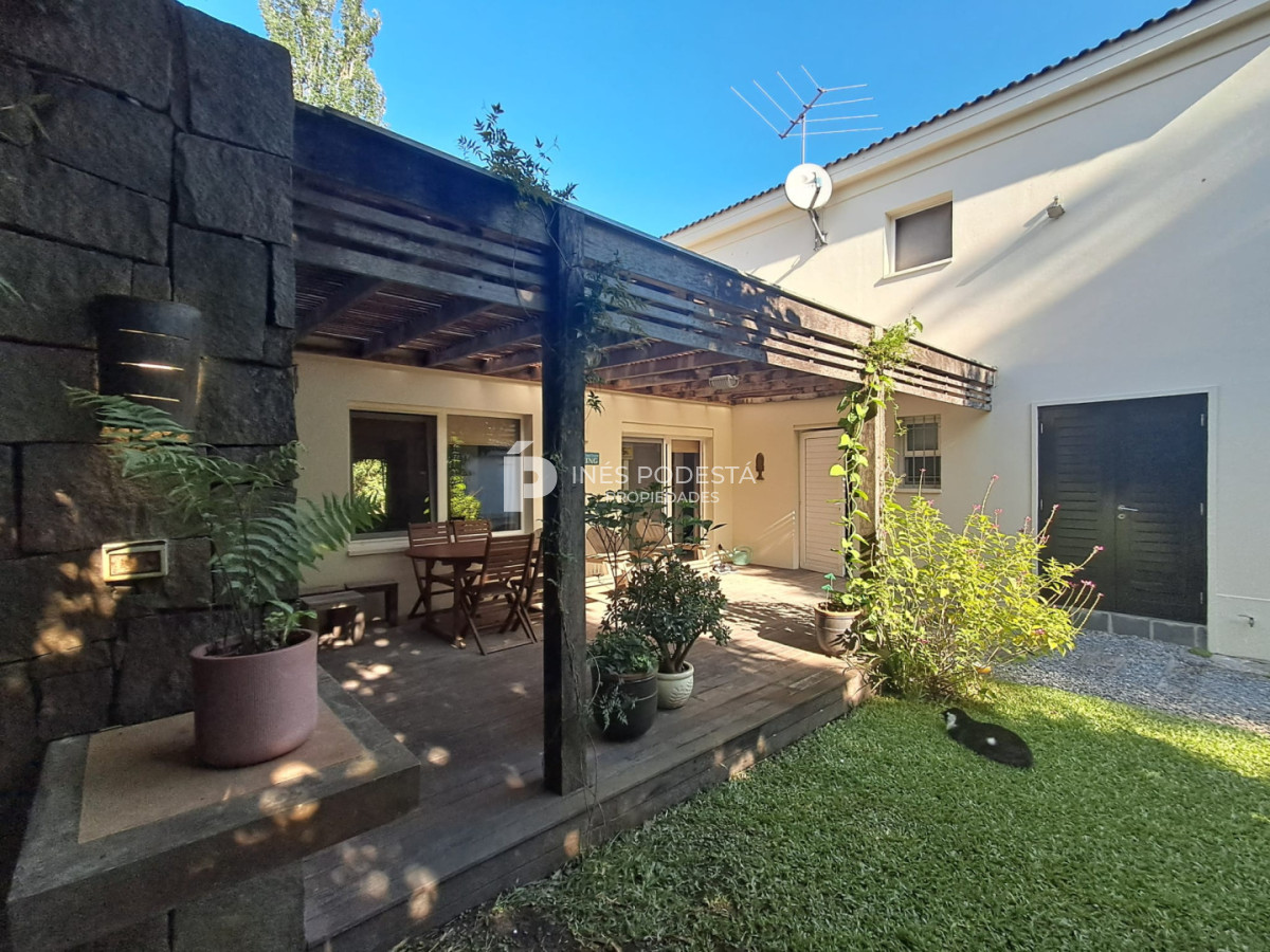 Casa ID.41900 - Casa en venta con 3 dormitorios y 2 baños