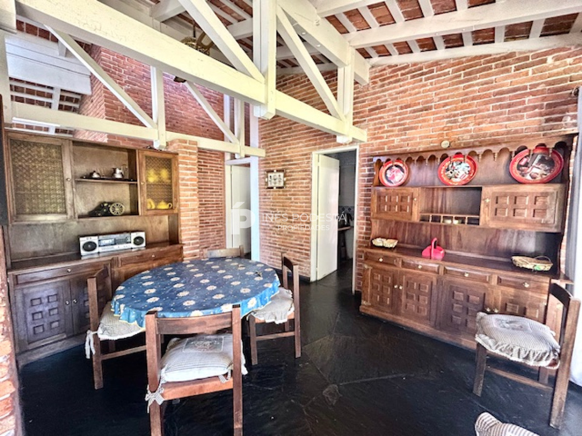 Casa ID.7039 - Venta casa de 3 dormitorios y dependencia de servicio