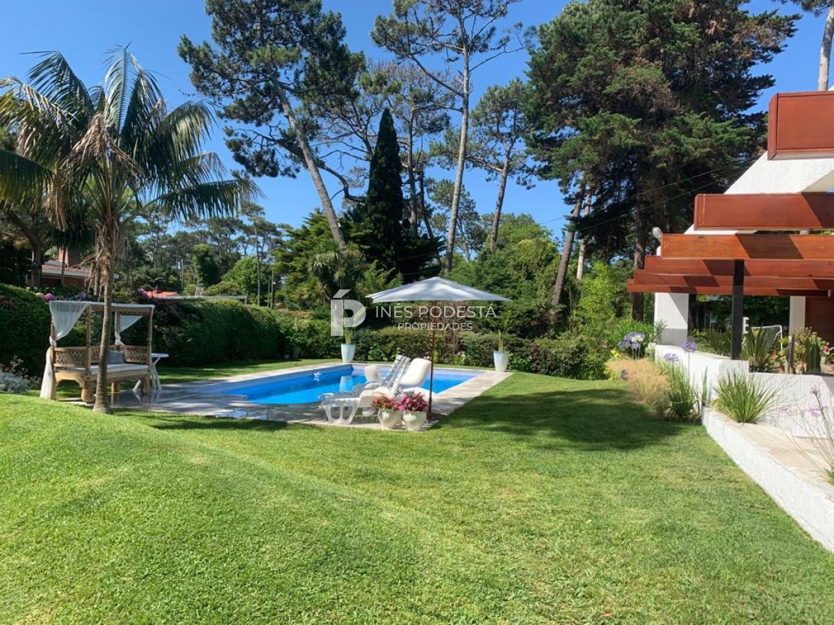 Casa ID.40186 - ALQUILER MANSA CON 4 DORMITORIOS Y 3 BAÑOS,  PILETA CLIMATIZADA