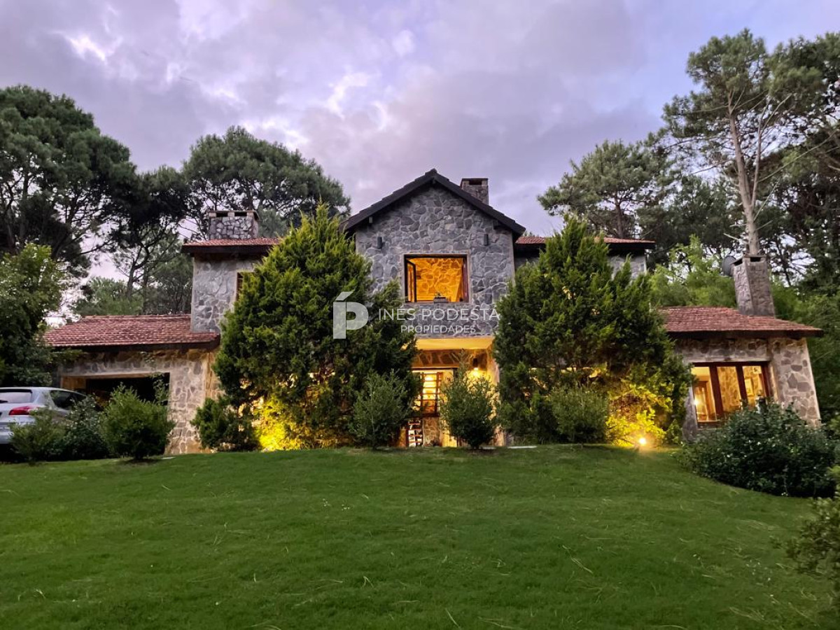 Casa ID.38549 - Casa en Venta 4 dormitorios y 3 baños en Club del Lago
