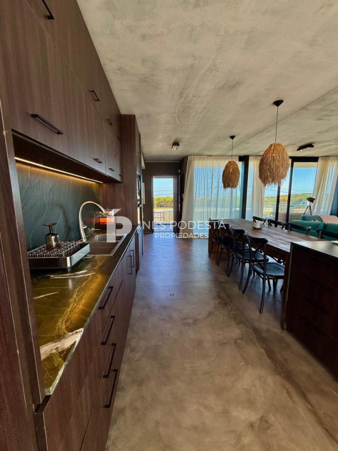 Casa ID.41914 - Venta propiedad moderna con 2 suites y dependencia de servicio