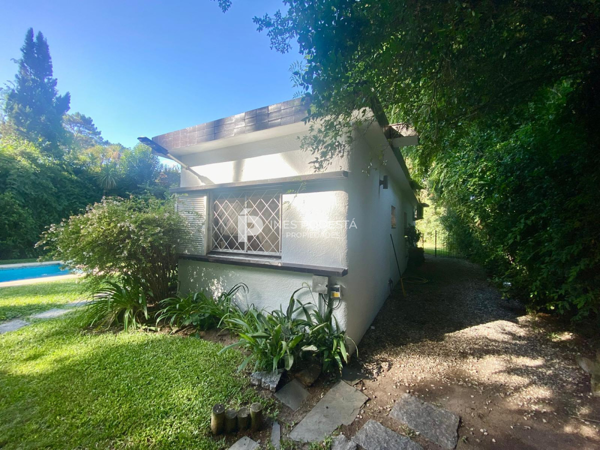 Casa ID.1973 - Venta en Cantegril 4 dormitorios y dependencia de servicio