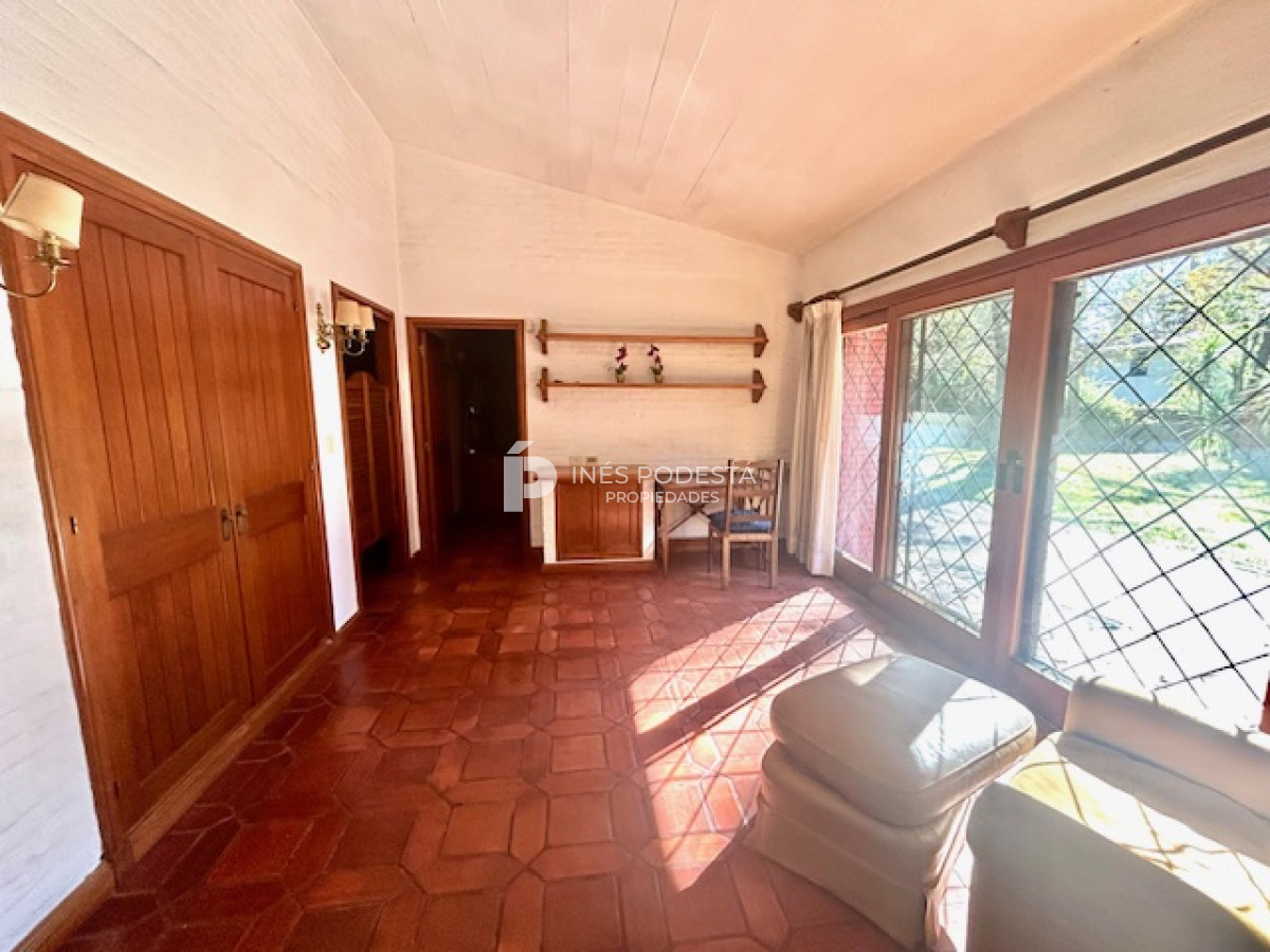 Casa ID.4899 - Venta casa en mansa 4 dormitorios y dependencia de servicio,  piscina