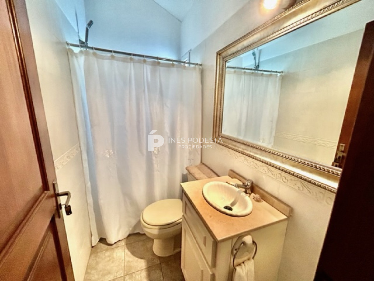 Casa ID.916 - Mansa, excelente ubicación con 4 dormitorios y 3 baños