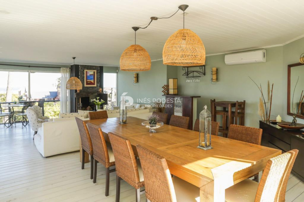 Casa ID.6435 - Venta casa con 5 dormitorios más dependencia de servicio