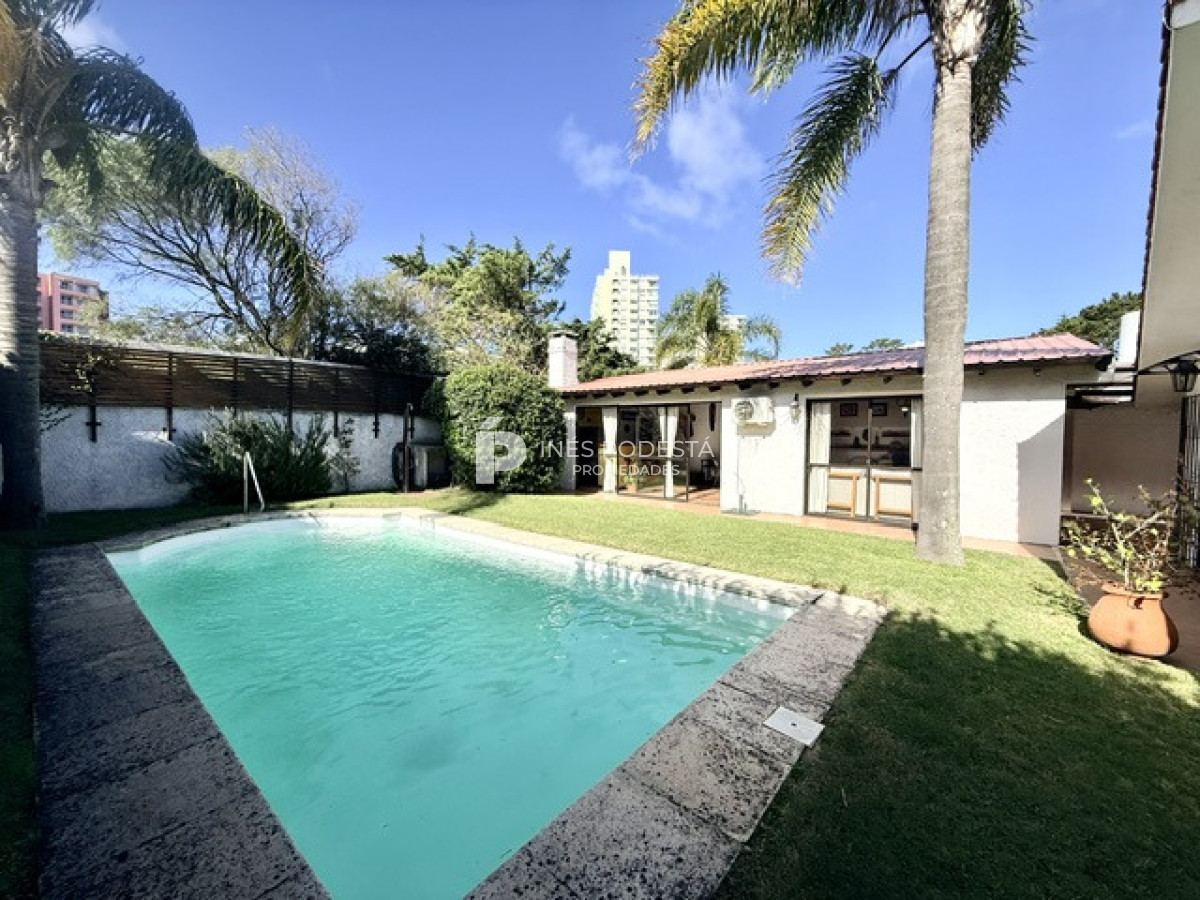 Casa ID.230 - Venta casa con 3 dormitorios y medio con piscina