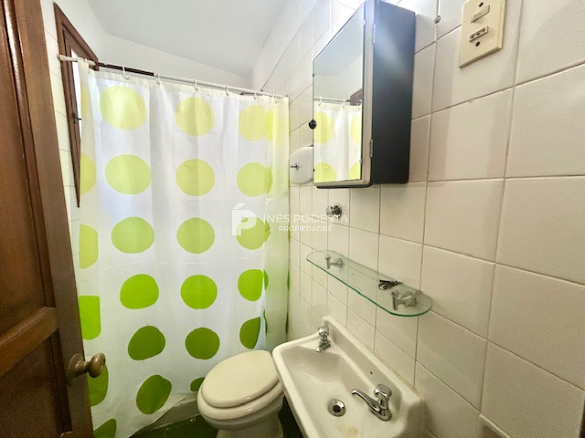 Casa ID.8011 - Venta con 4 dormitorios y dependencia de servicio
