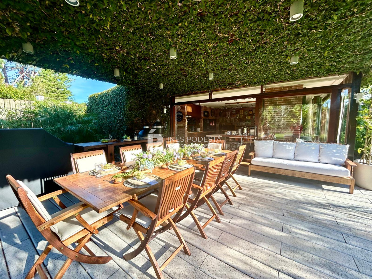 Casa ID.8429 - Venta de Excelente propiedad en el corazón de La Mansa con 4 suites