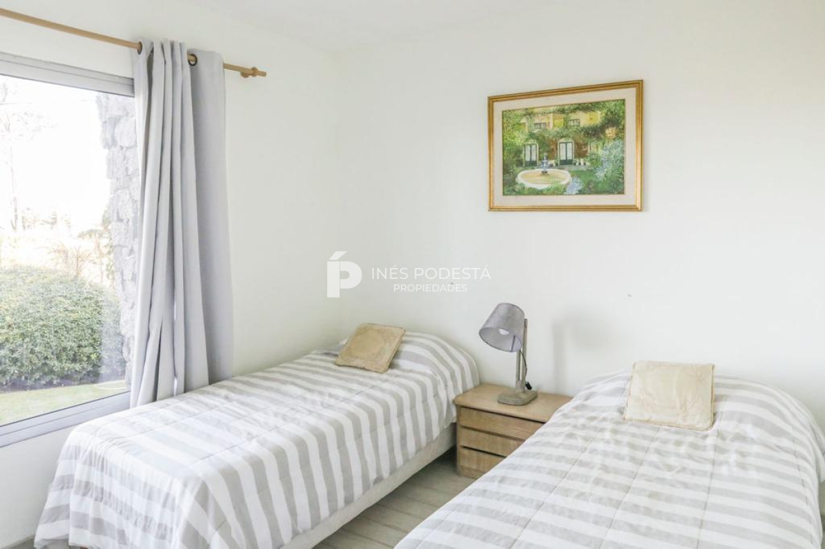 Casa ID.6435 - Venta casa con 5 dormitorios más dependencia de servicio