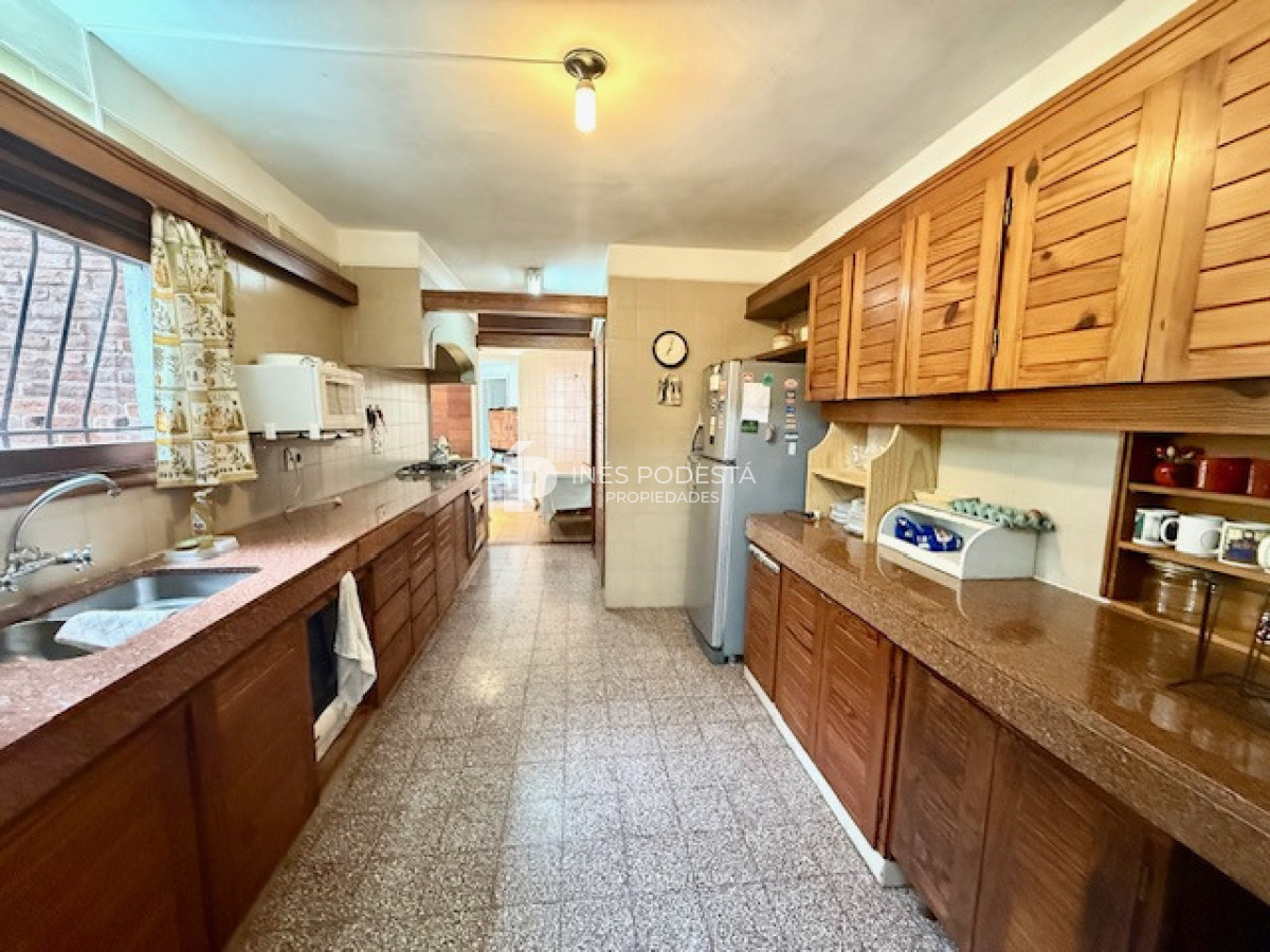 Casa ID.41747 - Venta 7 dormitorios, 8 baños  más dependencias de servicio
