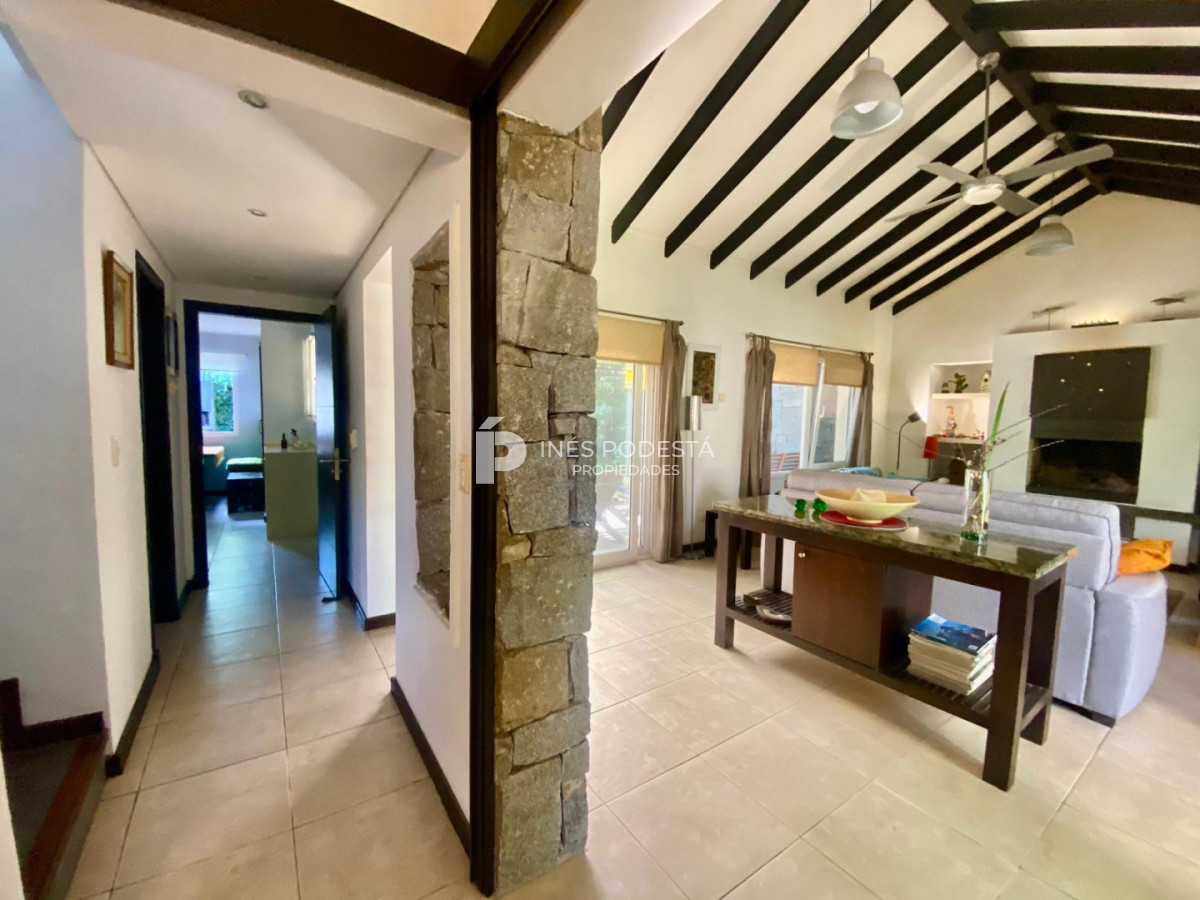 Casa ID.41900 - Casa en venta con 3 dormitorios y 2 baños