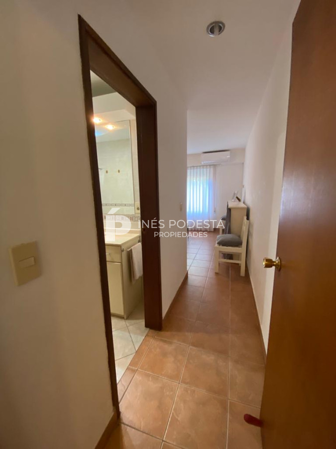 Casa ID.6240 - Alquiler en Mansa  4 dormitorios y dependencia de servicio
