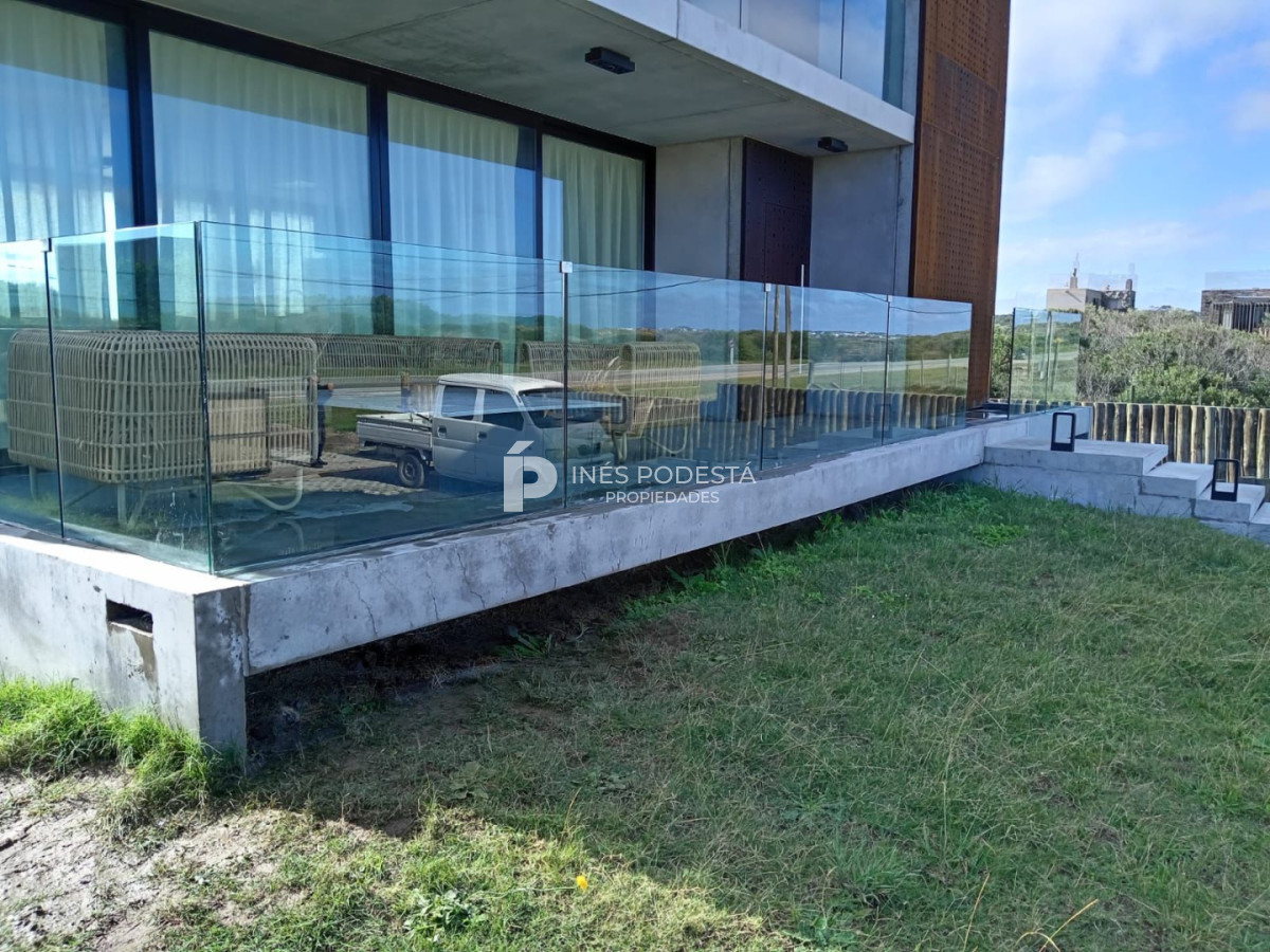 Casa ID.41914 - Venta propiedad moderna con 2 suites y dependencia de servicio