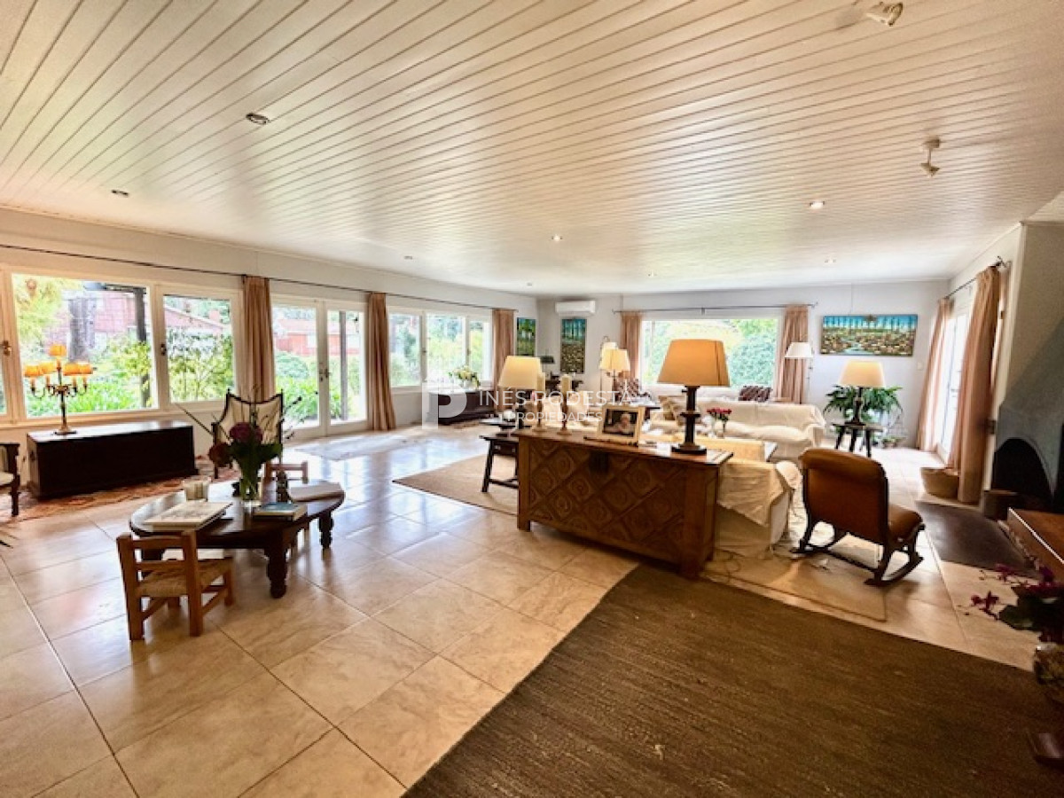 Casa ID.40762 - Venta en mansa con 4 dormitorios más 2 dormitorios exteriores