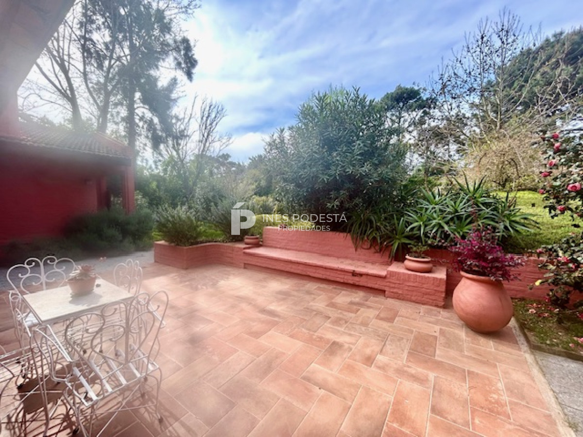Casa ID.41030 - Venta casa con 4 dormitorios + dependencia de servicio y piscina climatizada
