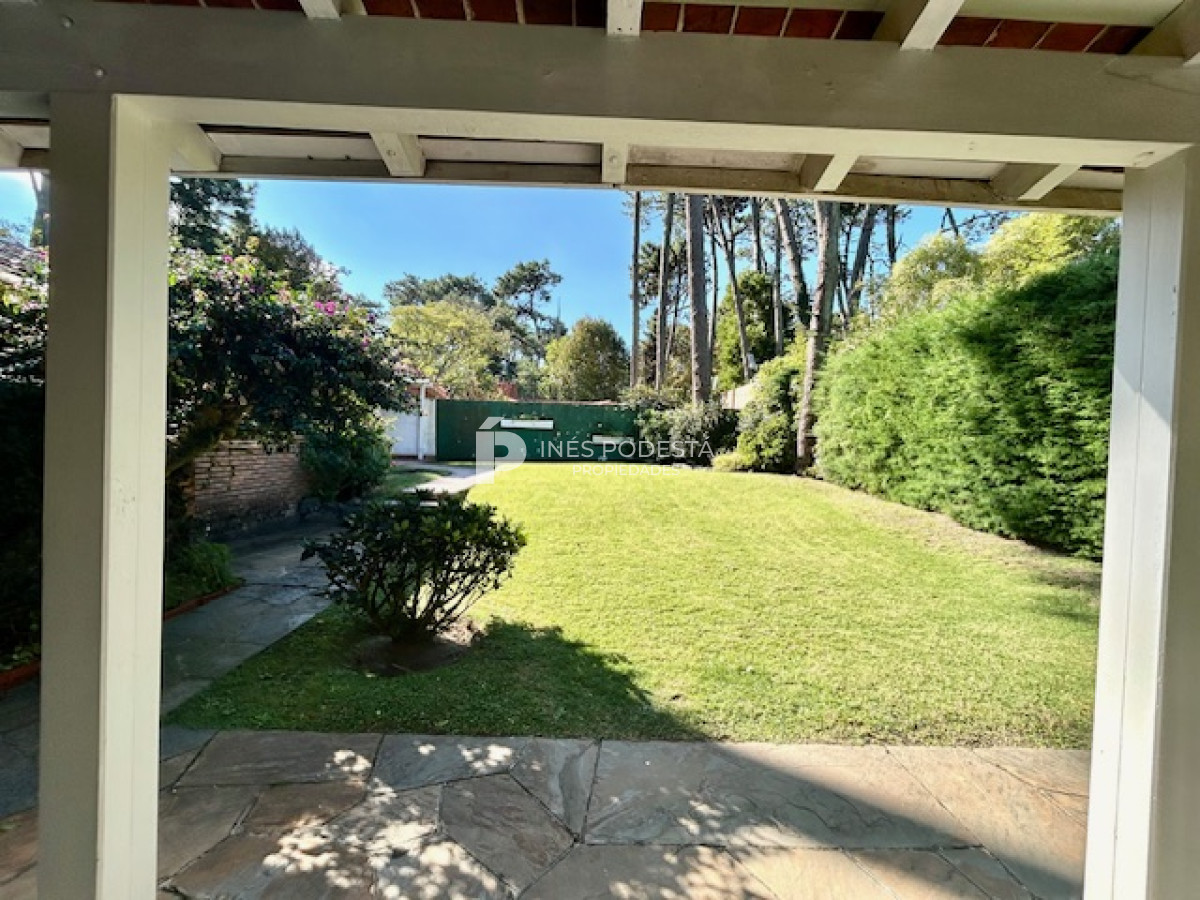 Casa ID.7039 - Venta casa de 3 dormitorios y dependencia de servicio