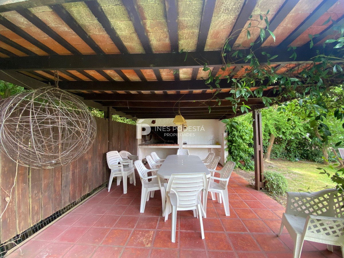 Casa ID.6797 - CASA VENTA Y ALQUILER DE TEMPORADA 4 DORMITORIOS Y DEPENDENCIA 