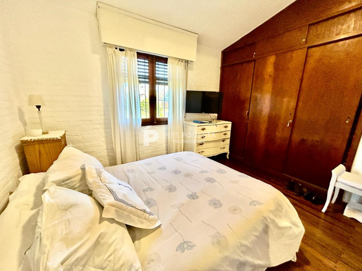 Casa ID.4792 - Alquiler Zona de colegios, 3 dormitorios y 2 baños, jardín cercado