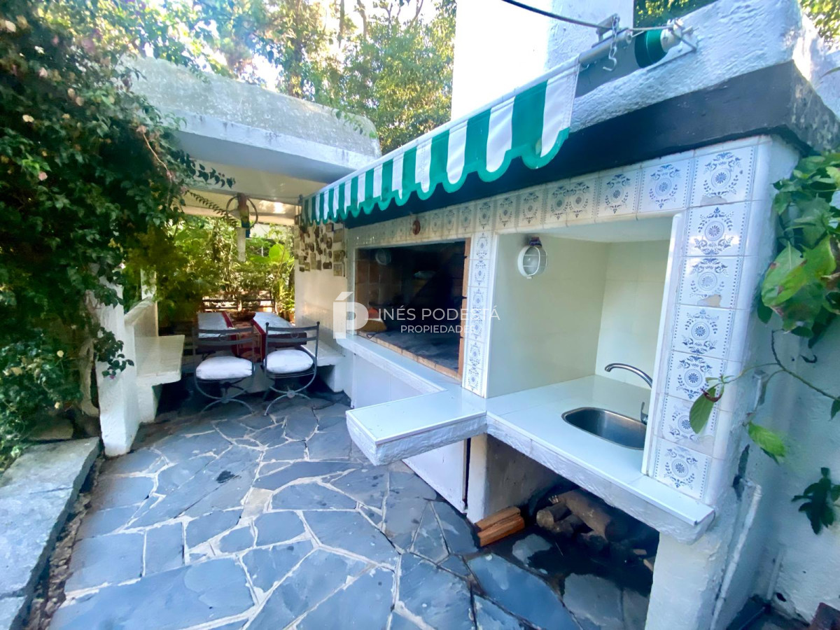 Casa ID.1973 - Venta en Cantegril 4 dormitorios y dependencia de servicio