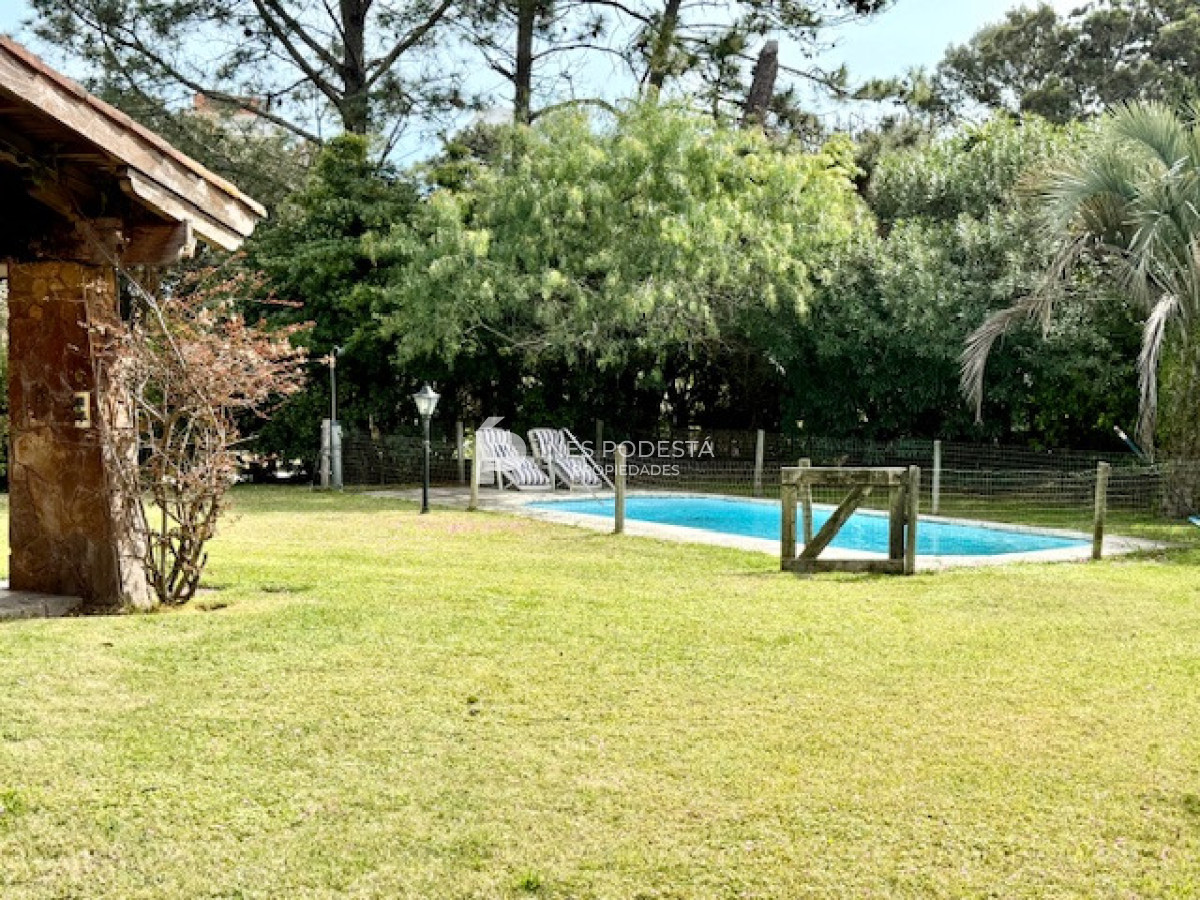 Casa ID.41747 - Venta 7 dormitorios, 8 baños  más dependencias de servicio