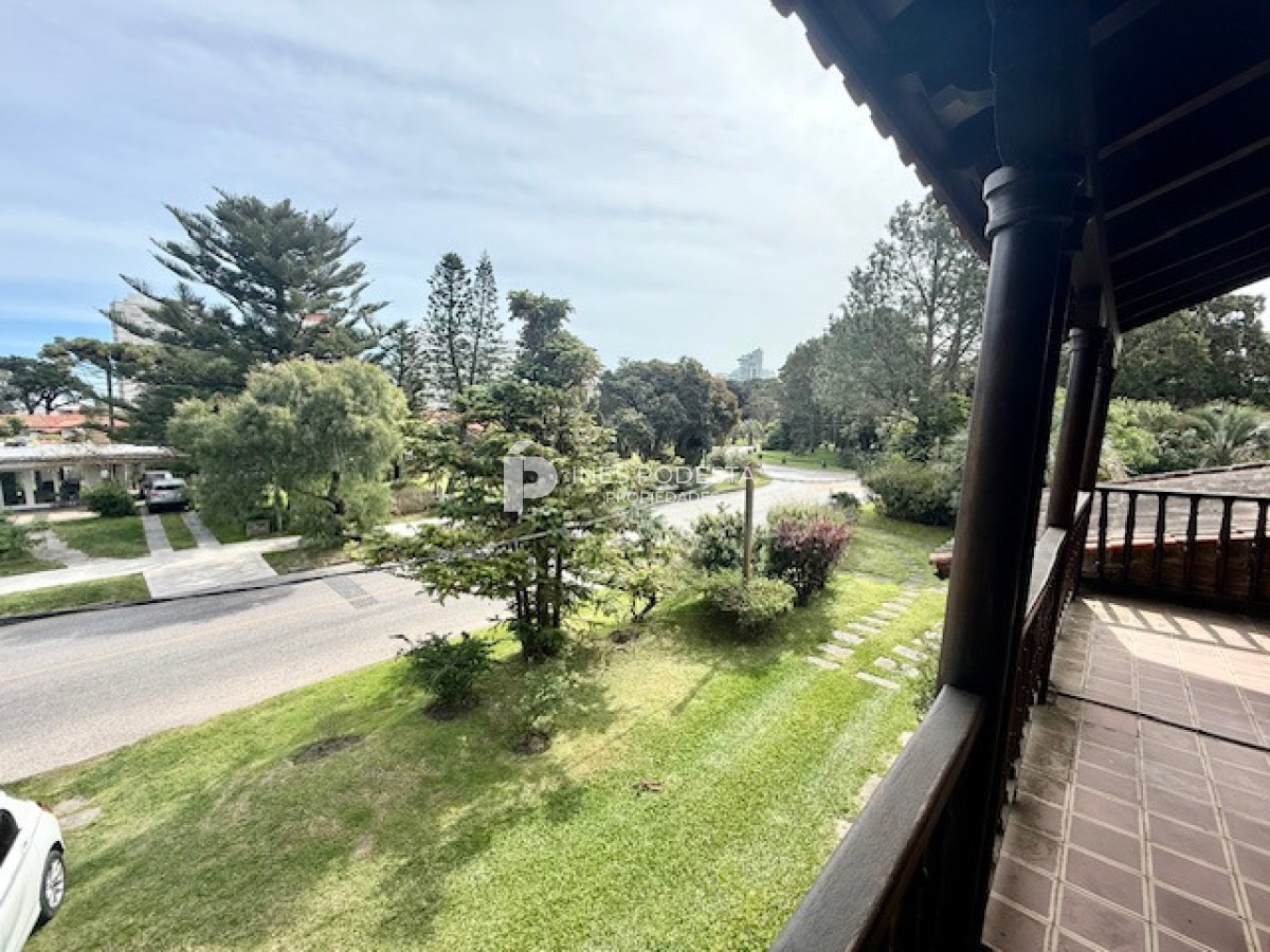 Casa ID.41747 - Venta 7 dormitorios, 8 baños  más dependencias de servicio