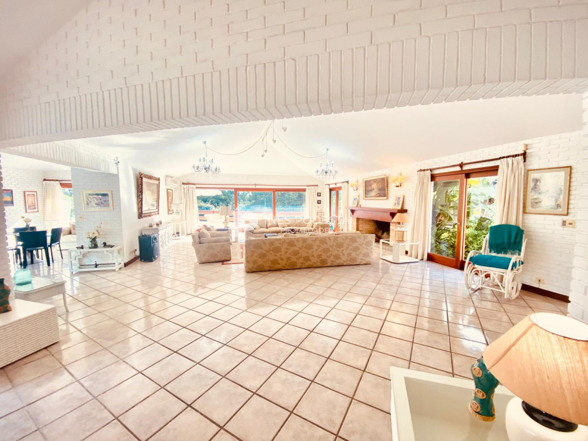Casa ID.39062 - Alquiler y venta en mansa con 7 dormitorios