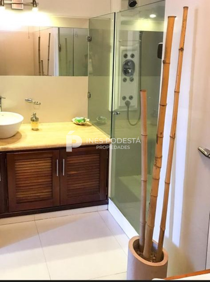 Casa ID.320 - Mansa con 5 dormitorios y dependencia de servicio