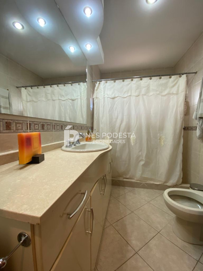 Casa ID.6240 - Alquiler en Mansa  4 dormitorios y dependencia de servicio