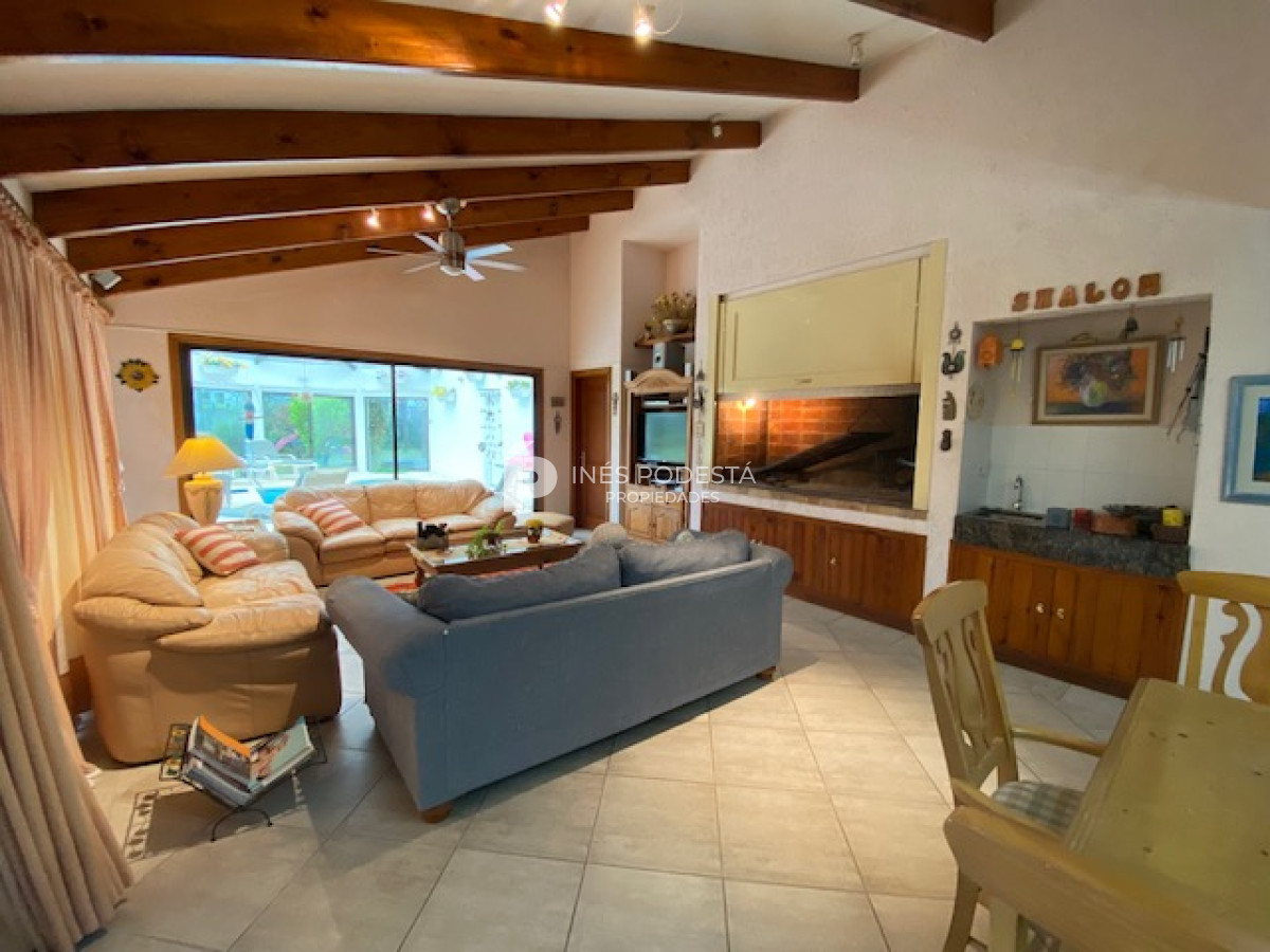 Casa ID.5327 - Venta y alquiler casa con 6 dormitorios a 100 mts mar 