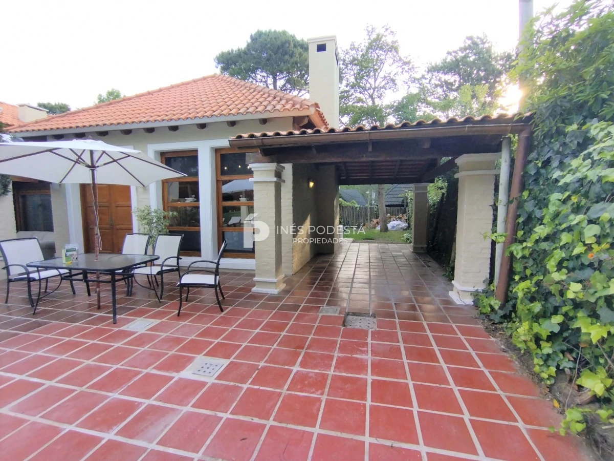 Casa ID.246 - Venta en  San Rafael 4 dormitorios  con piscina