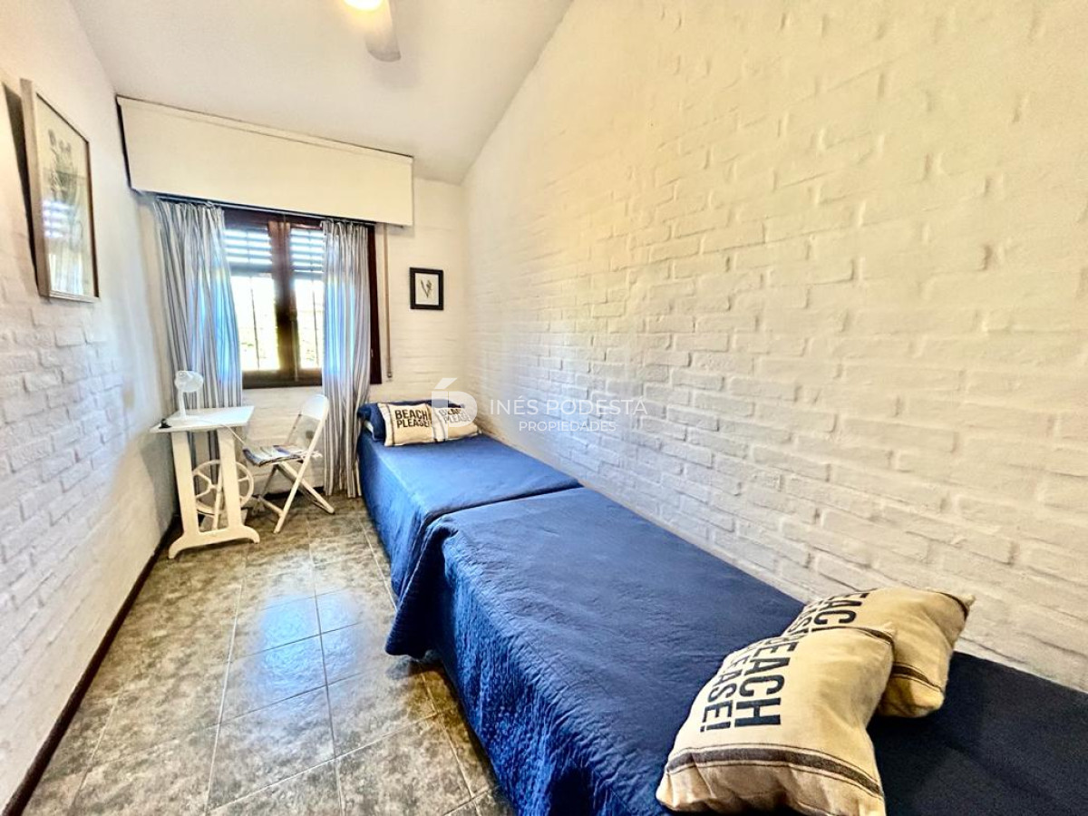 Casa ID.4792 - Alquiler Zona de colegios, 3 dormitorios y 2 baños, jardín cercado