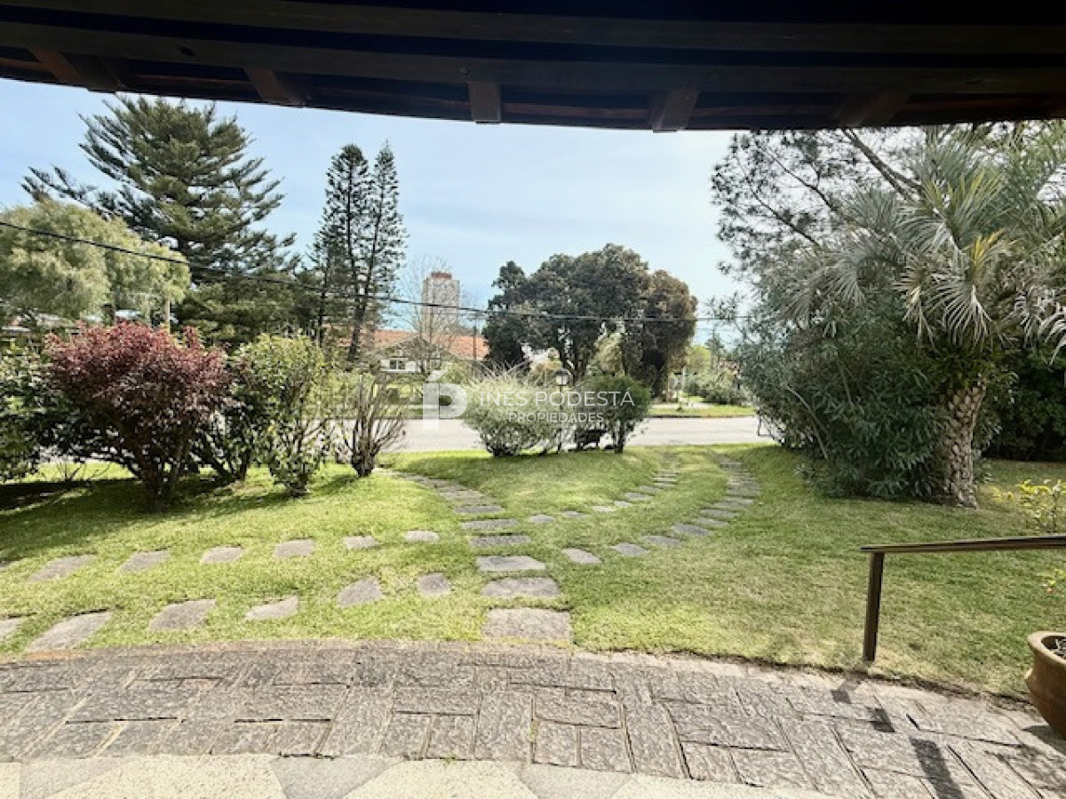 Casa ID.41747 - Venta 7 dormitorios, 8 baños  más dependencias de servicio